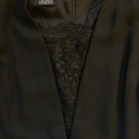 Almost new Gillian black coat-style dress with lace at neckline/pockets, size 6. - Picture 4 of 6